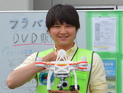 ドローンパイロット 新居 佑太